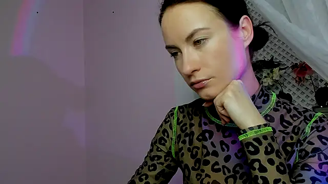 LeiilaBloom online show from March 16, 2025, 1:38 pm