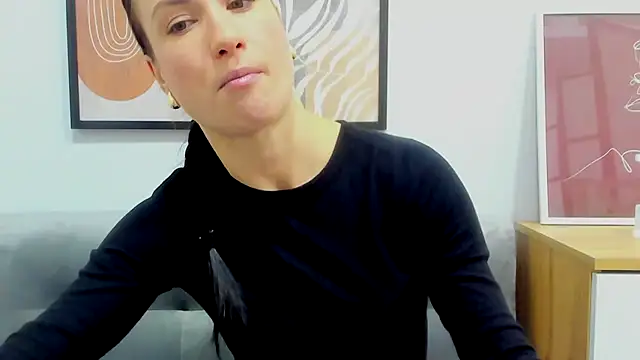 LeiilaBloom online show from February 11, 2025, 9:31 am