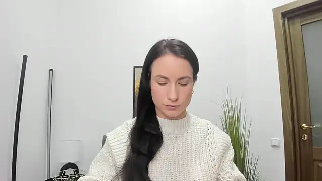 LeiilaBloom online show from February 16, 2025, 2:43 pm