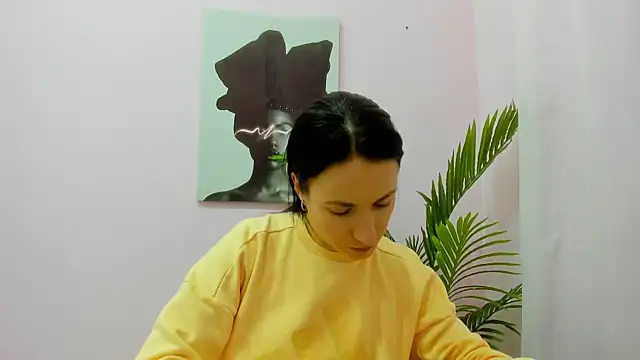 LeiilaBloom online show from January 22, 2025, 4:33 pm