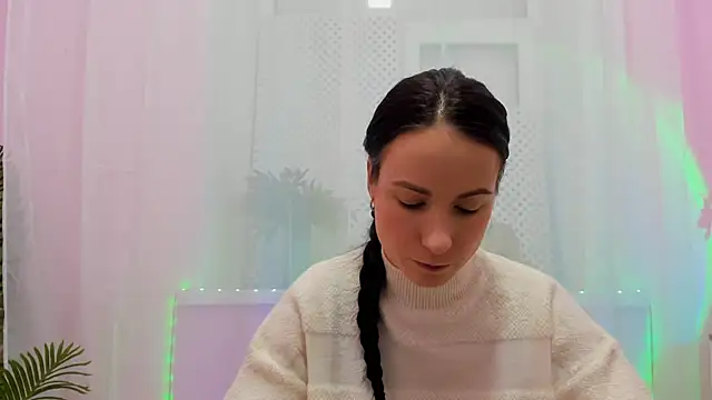 LeiilaBloom online show from February 25, 2025, 9:09 am