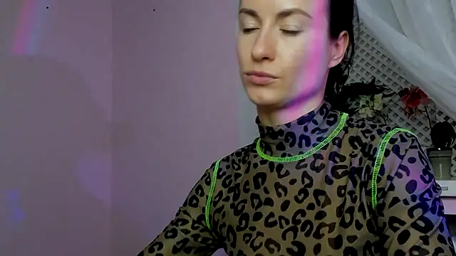 LeiilaBloom online show from March 16, 2025, 5:07 pm