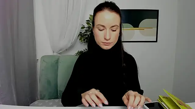 LeiilaBloom online show from February 26, 2025, 12:38 pm