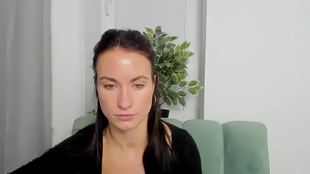 LeiilaBloom online show from January 25, 2025, 3:41 pm