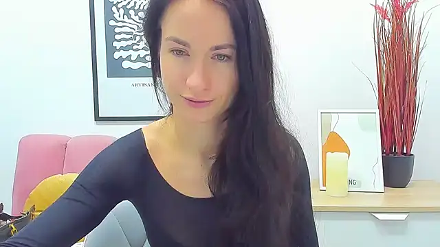 LeiilaBloom online show from February 4, 2025, 4:39 pm