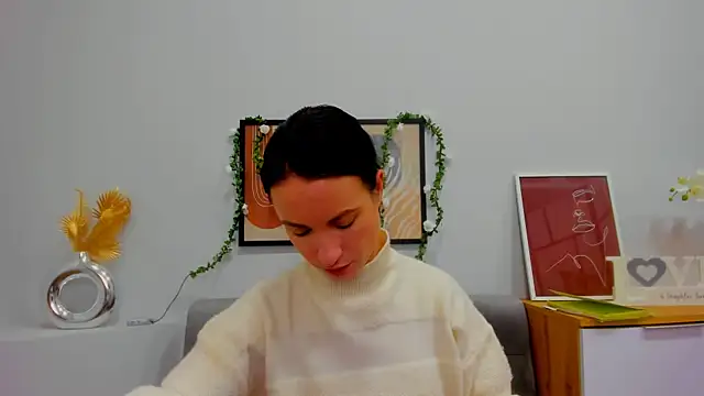 LeiilaBloom online show from February 23, 2025, 2:04 pm