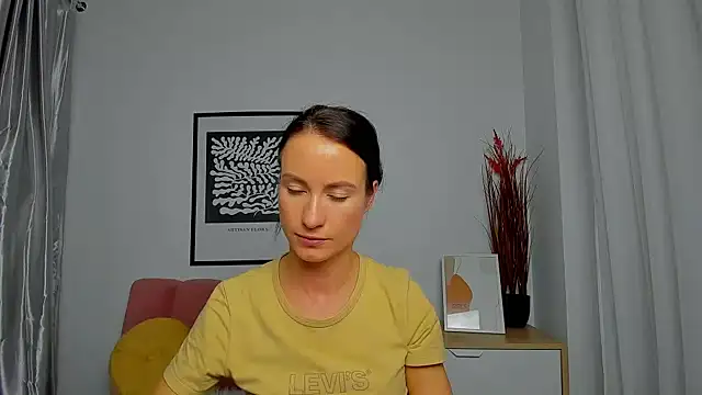 LeiilaBloom online show from March 15, 2025, 5:59 pm