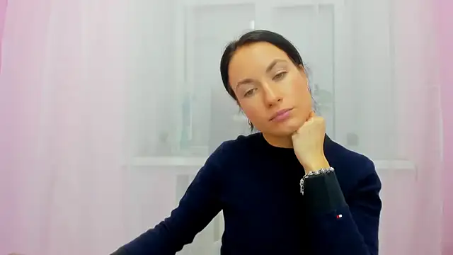 LeiilaBloom online show from January 20, 2025, 5:27 pm