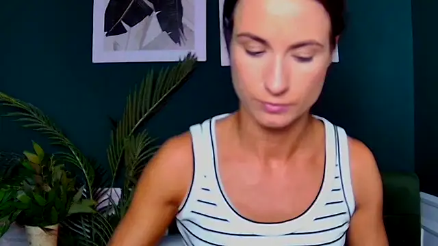 LeiilaBloom online show from September 15, 2025, 11:10 am