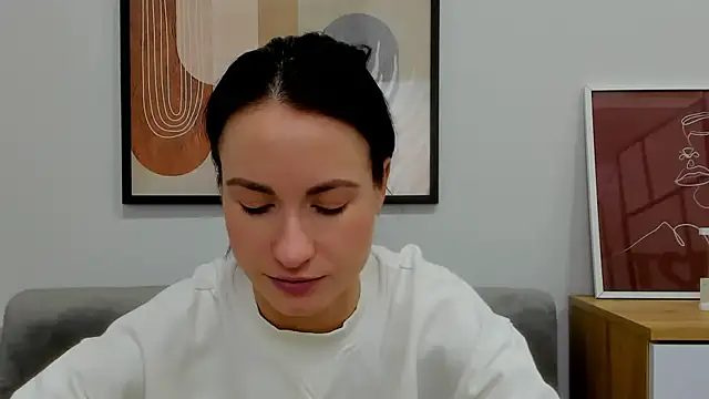 LeiilaBloom online show from February 9, 2025, 2:18 pm