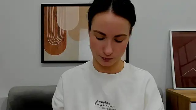 LeiilaBloom online show from February 9, 2025, 11:14 am