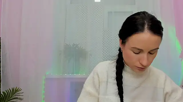 LeiilaBloom online show from February 25, 2025, 12:16 pm