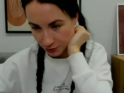 LeiilaBloom online show from February 10, 2025, 2:26 pm