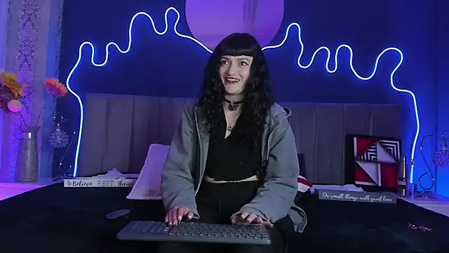 JeanneSabatier online show from February 19, 2026, 7:55 pm