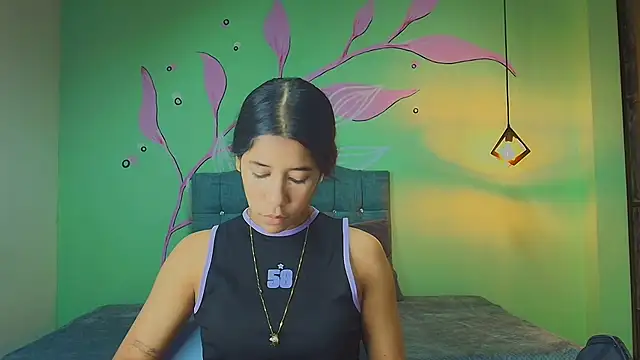 Connie Bell online show from December 5, 2025, 8:28 pm