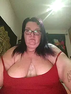 diosacurvy1984 online show from February 26, 2026, 11:05 pm