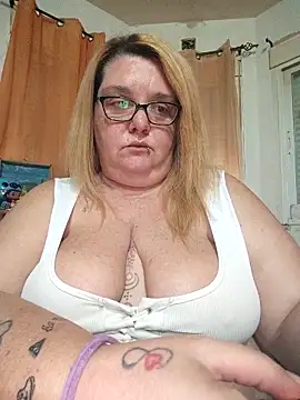 diosacurvy1984 online show from December 18, 2025, 9:58 am