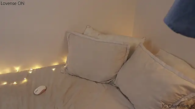 caamillee  online show from March 19, 2025, 10:53 pm