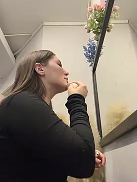 KiraBarlows online show from October 5, 2025, 7:21 am