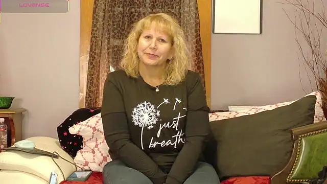 Snapshot of Badgirlpr2 chatting on February 1, 2026, 5:38 am Badgirlpr2 online show from February 1, 2026, 5:38 am