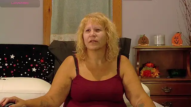 Badgirlpr2 online show from October 5, 2025, 9:49 pm