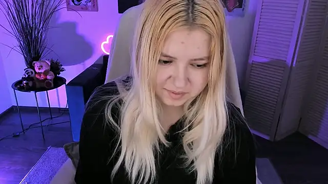 DiaAngell online show from November 28, 2025, 7:47 pm