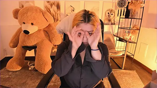 DiaAngell online show from January 6, 2026, 7:29 pm