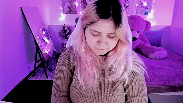 DiaAngell online show from April 10, 2026, 7:43 pm