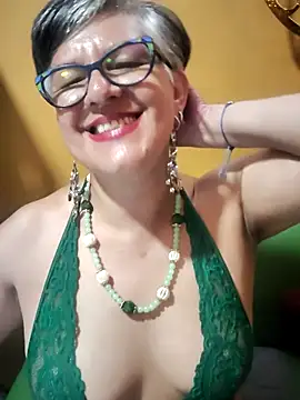 Snapshot of ilonna2025 chatting on January 18, 2026, 10:18 am ilonna2025 online show from January 18, 2026, 10:18 am