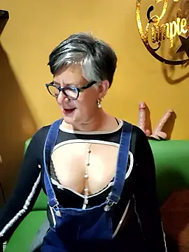 Snapshot of ilonna2025 chatting on January 16, 2026, 9:52 pm ilonna2025 online show from January 16, 2026, 9:52 pm