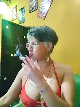ilonna2025 online show from May 19, 2026, 11:45 pm