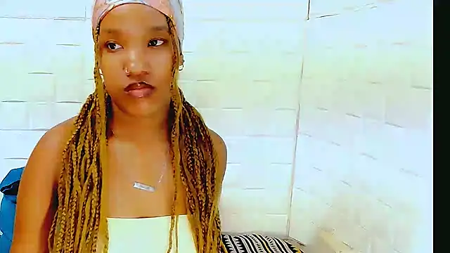 EroticSexyPrada online show from March 17, 2025, 9:24 pm