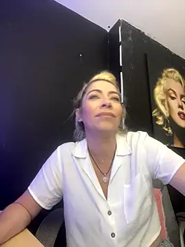 viktoria davis  online show from December 5, 2025, 12:21 am