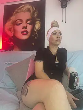 viktoria davis  online show from June 5, 2026, 12:15 am