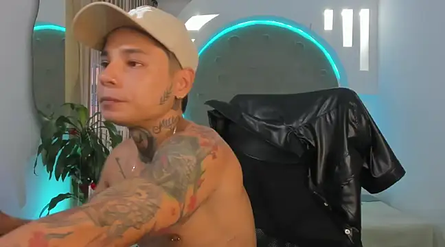 Snapshot of tattokoi chatting on February 22, 2025, 10:42 pm tattokoi online show from February 22, 2025, 10:42 pm