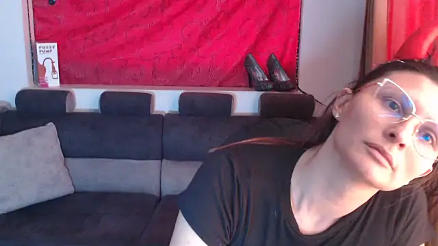 sachaclinford online show from October 15, 2025, 6:05 pm