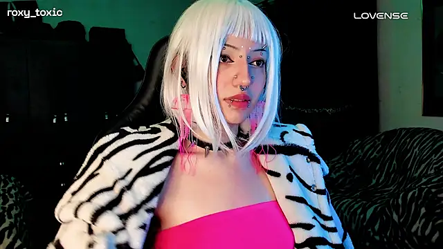 roxy toxic online show from November 7, 2025, 2:16 am