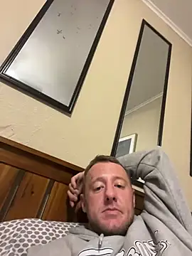 biggzee6 online show from December 3, 2025, 12:55 am