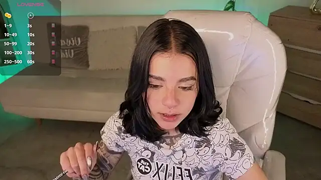 Nicole Foxx  online show from March 12, 2026, 7:40 pm