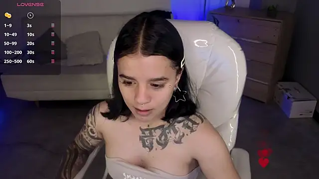 Nicole Foxx  online show from January 11, 2026, 6:26 pm