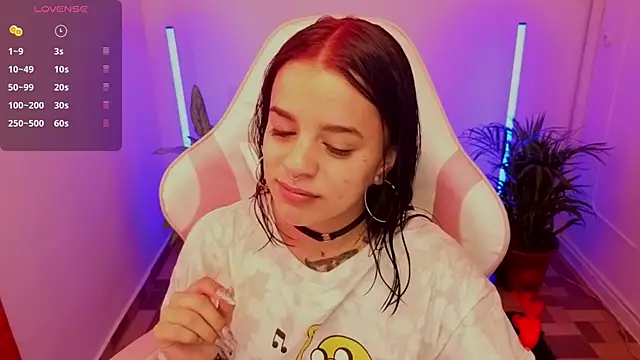 Nicole Foxx  online show from May 11, 2026, 4:48 pm