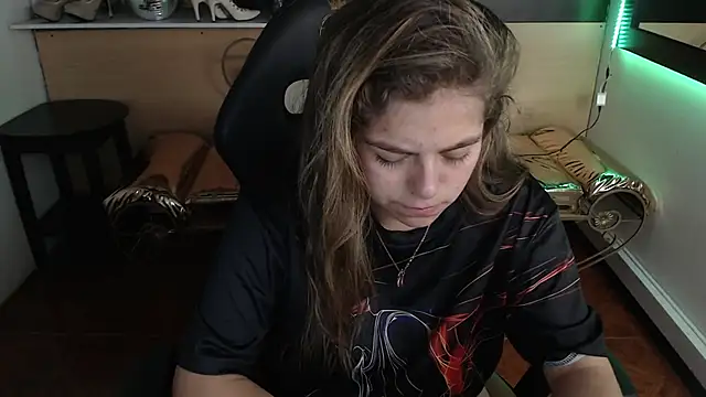 Kitten Cam online show from October 17, 2025, 3:43 am