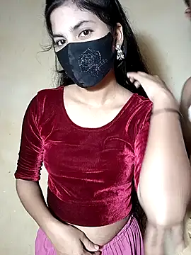 Hot couple 1 online show from October 24, 2025, 5:23 pm