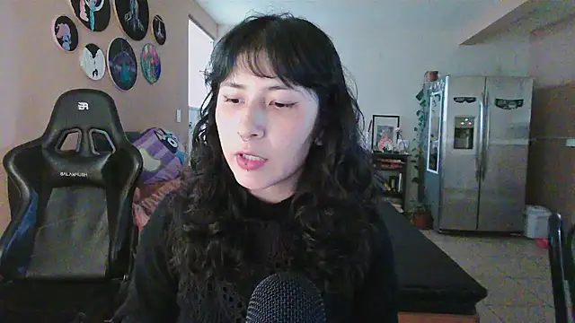 Snapshot of GinnyDelice chatting on December 19, 2025, 11:29 pm GinnyDelice online show from December 19, 2025, 11:29 pm