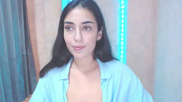 Lovelllyy online show from October 8, 2025, 11:12 am