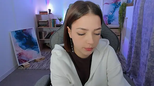 PamBeesly online show from October 3, 2025, 8:27 am