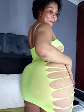 Snapshot of Fattypussyxx chatting on April 25, 2026, 8:39 pm Fattypussyxx online show from April 25, 2026, 8:39 pm