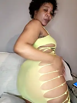 Snapshot of Fattypussyxx chatting on April 26, 2026, 6:05 pm Fattypussyxx online show from April 26, 2026, 6:05 pm