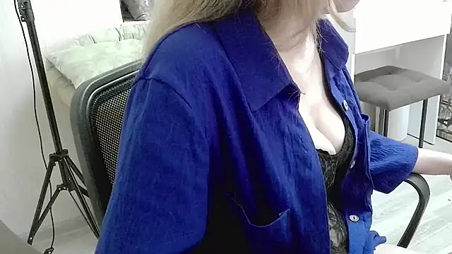 Snapshot of xMilagrosxs chatting on March 27, 2026, 11:22 am xMilagrosxs online show from March 27, 2026, 11:22 am