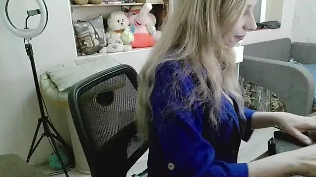 Snapshot of xMilagrosxs chatting on March 26, 2026, 12:14 pm xMilagrosxs online show from March 26, 2026, 12:14 pm